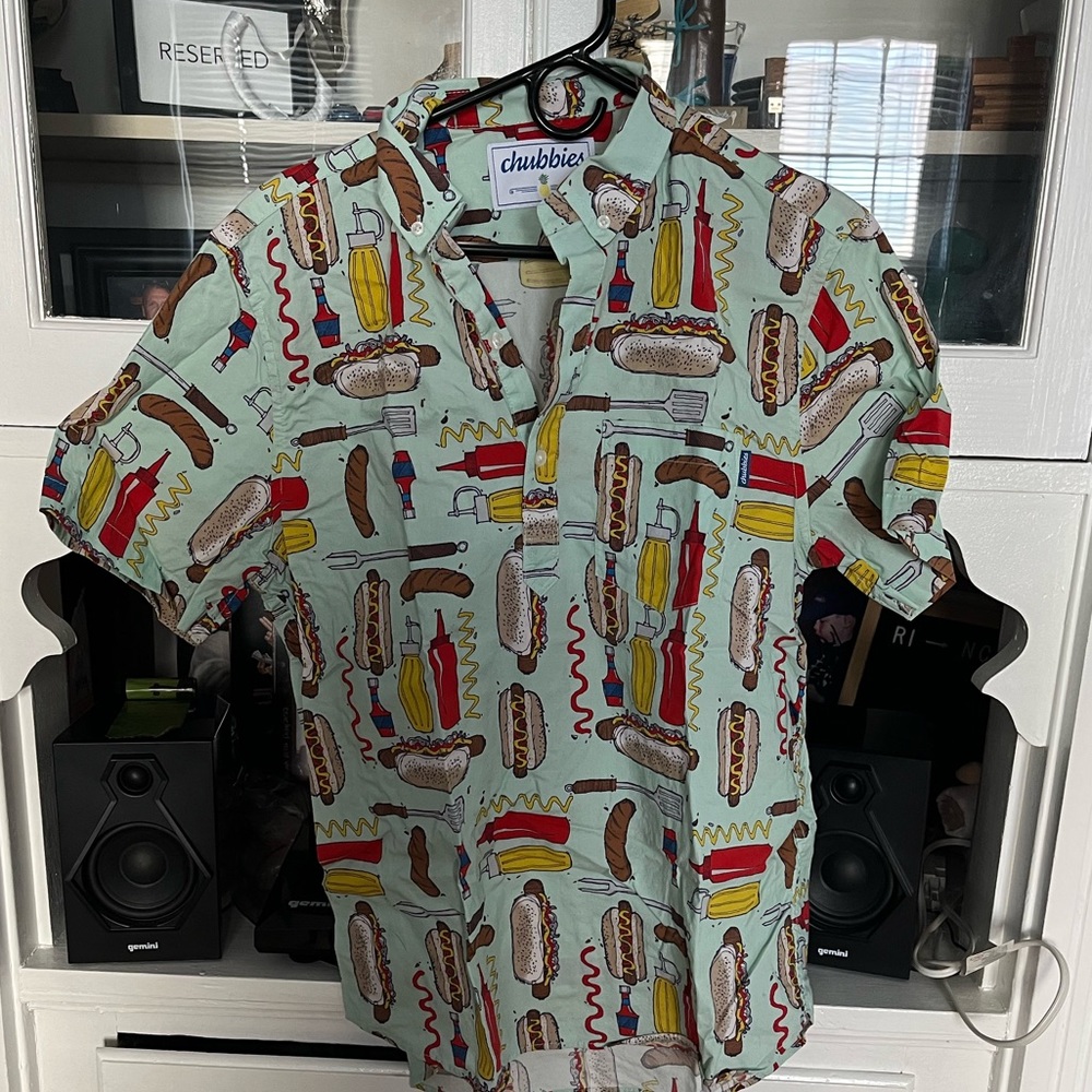 Chubbies short sleeve button down shirt. Size Large